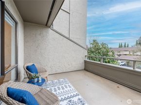 6536 Park Point Lane NE, Seattle WA 98115