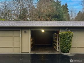 6536 Park Point Lane NE, Seattle WA 98115