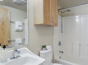 827 Hiawatha Place S 308, Seattle WA 98144