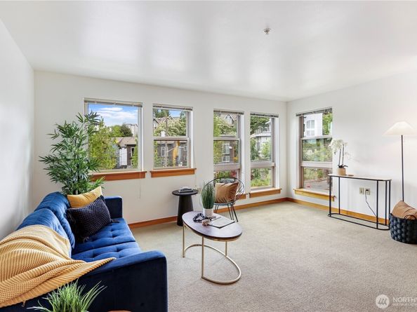 827 Hiawatha Place S 308, Seattle WA 98144
