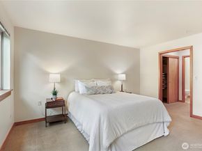 827 Hiawatha Place S 308, Seattle WA 98144