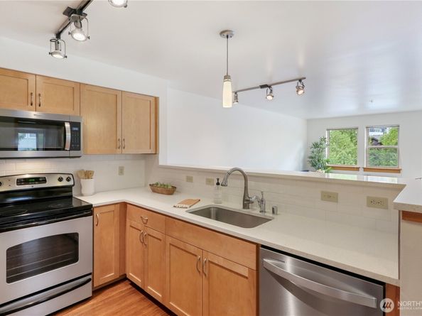 827 Hiawatha Place S 308, Seattle WA 98144