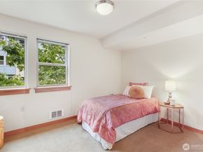 827 Hiawatha Place S 308, Seattle WA 98144