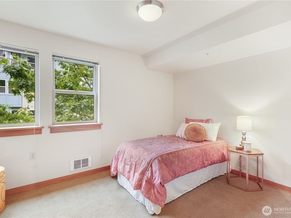 827 Hiawatha Place S 308, Seattle WA 98144