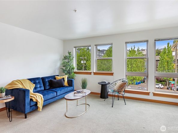 827 Hiawatha Place S 308, Seattle WA 98144