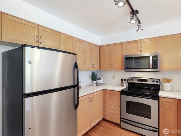 827 Hiawatha Place S 308, Seattle WA 98144