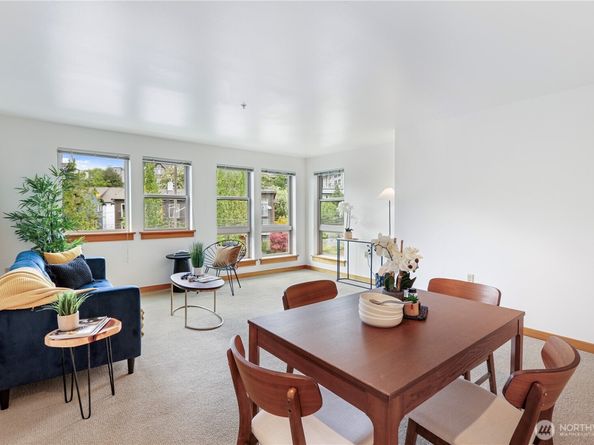 827 Hiawatha Place S 308, Seattle WA 98144