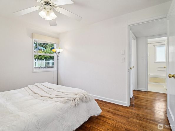 10229 35th Avenue SW, Seattle WA 98146