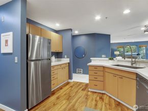 20802 72nd Avenue W 304, Edmonds WA 98026