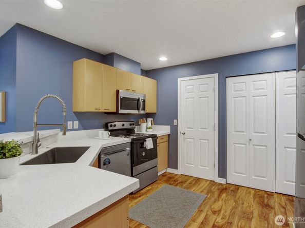 20802 72nd Avenue W 304, Edmonds WA 98026