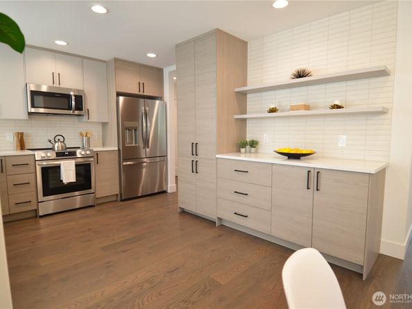 9242 35th Avenue SW, Seattle WA 98126