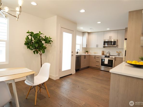 9242 35th Avenue SW, Seattle WA 98126