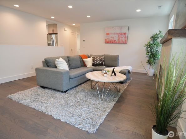 9242 35th Avenue SW, Seattle WA 98126