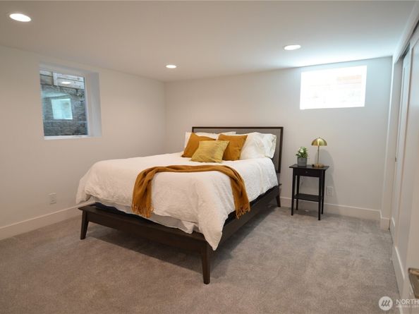 9242 35th Avenue SW, Seattle WA 98126