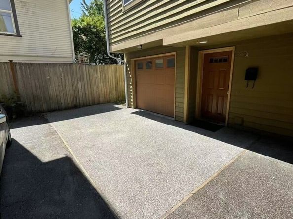 5223 11th Avenue NE A, Seattle WA 98105