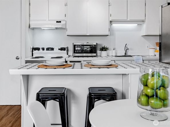 303 N 44th Street 105, Seattle WA 98103