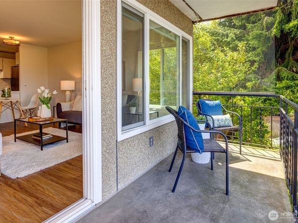 303 N 44th Street 105, Seattle WA 98103