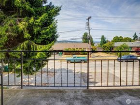 303 N 44th Street 105, Seattle WA 98103
