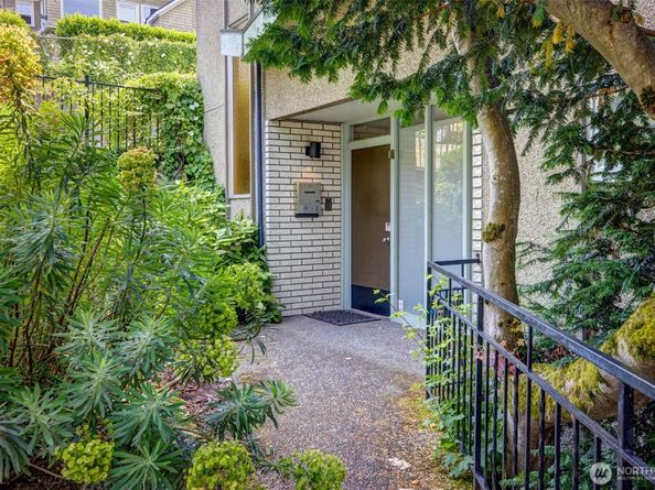 303 N 44th Street 105, Seattle WA 98103