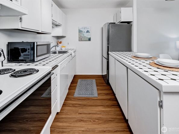 303 N 44th Street 105, Seattle WA 98103