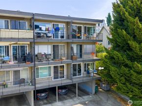 303 N 44th Street 105, Seattle WA 98103