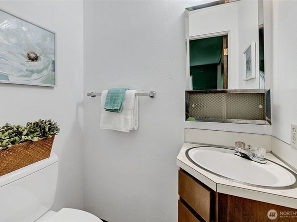 303 N 44th Street 105, Seattle WA 98103