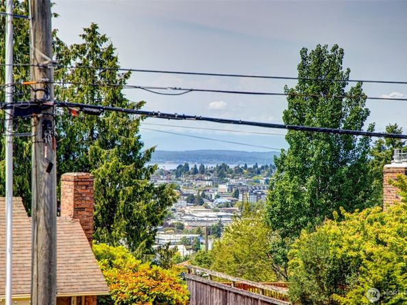 303 N 44th Street 105, Seattle WA 98103