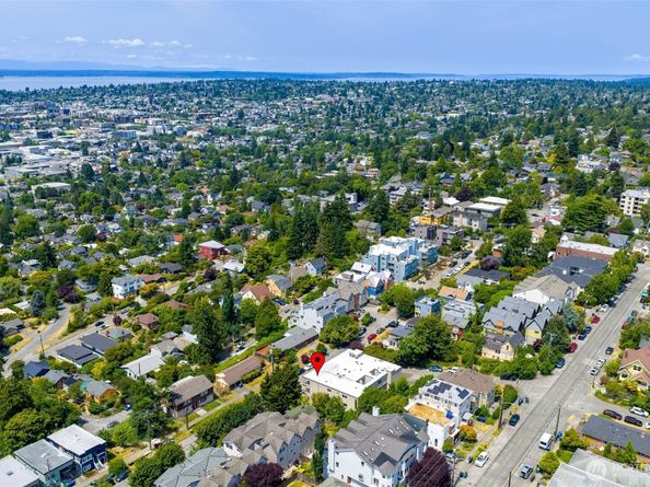 303 N 44th Street 105, Seattle WA 98103