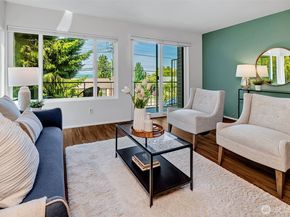 303 N 44th Street 105, Seattle WA 98103