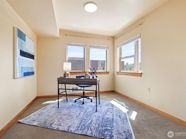 827 Hiawatha Place S 515, Seattle WA 98144
