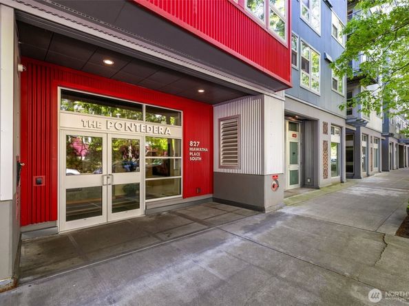 827 Hiawatha Place S 515, Seattle WA 98144