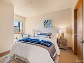 827 Hiawatha Place S 515, Seattle WA 98144