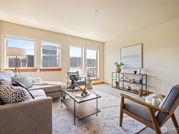 827 Hiawatha Place S 515, Seattle WA 98144