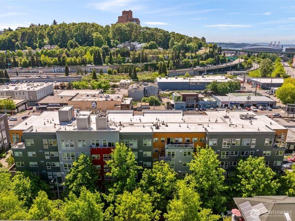827 Hiawatha Place S 515, Seattle WA 98144
