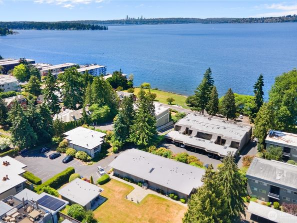 6714 Lake Washington Boulevard NE 4, Kirkland WA 98033