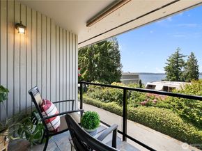 6714 Lake Washington Boulevard NE 4, Kirkland WA 98033