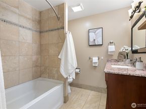 6714 Lake Washington Boulevard NE 4, Kirkland WA 98033