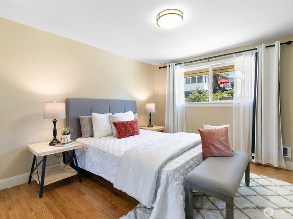 6714 Lake Washington Boulevard NE 4, Kirkland WA 98033