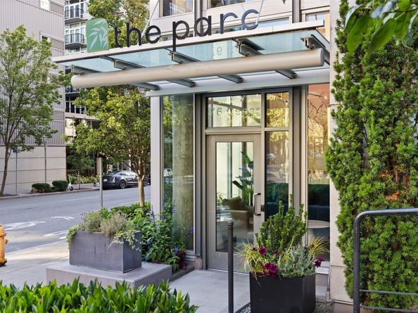 76 Cedar Street 805, Seattle WA 98121