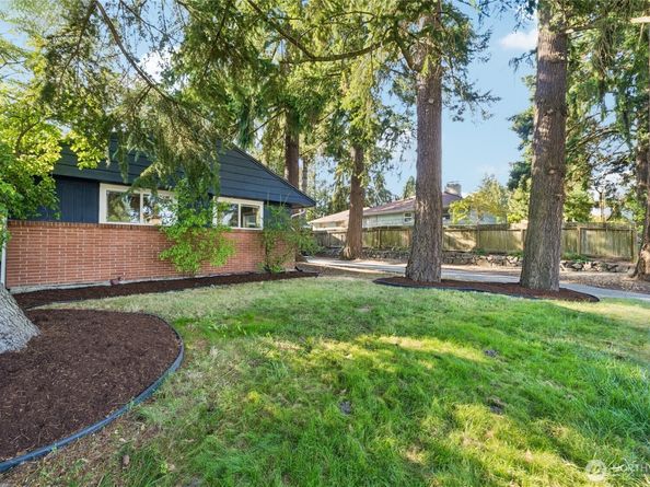 11409 11th Avenue SW, Seattle WA 98146