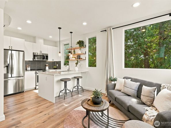 1317 N 44th Street A, Seattle WA 98103