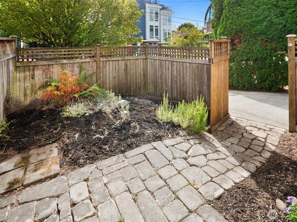 350 B NW 76th Street, Seattle WA 98117