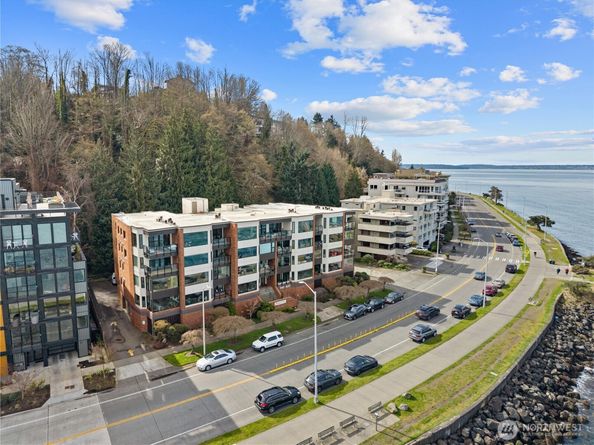 1140 Alki Avenue SW 204, Seattle WA 98116