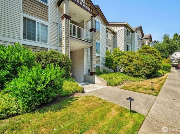 25235 SE Klahanie Boulevard N102, Sammamish WA 98029