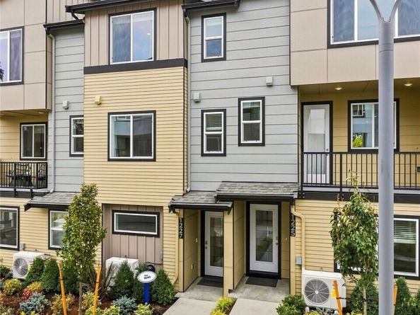 1234 Tacoma Court NE 14, Renton WA 98056