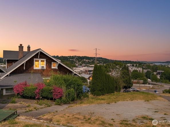 400 Cedar Avenue S, Renton WA 98057