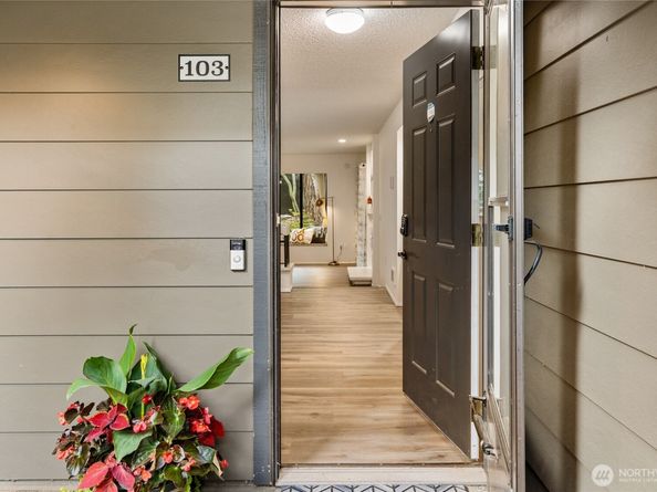 1819 N 107th Street 103, Seattle WA 98133