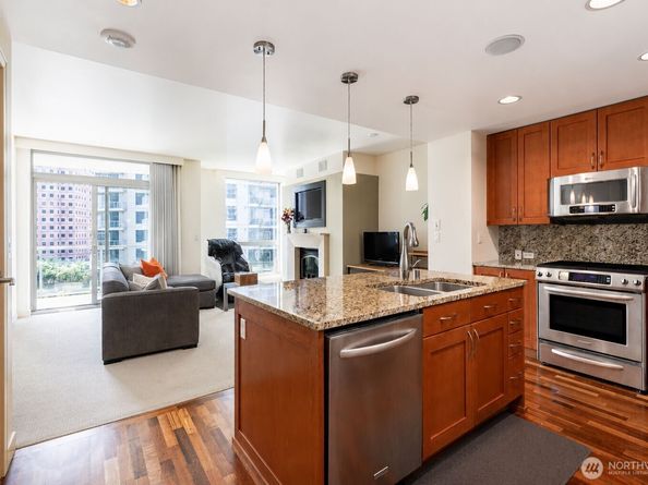 10650 NE 9th Place 1023, Bellevue WA 98004