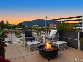 998 NE High Street 12, Issaquah WA 98029