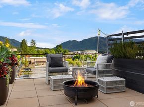 998 NE High Street 12, Issaquah WA 98029